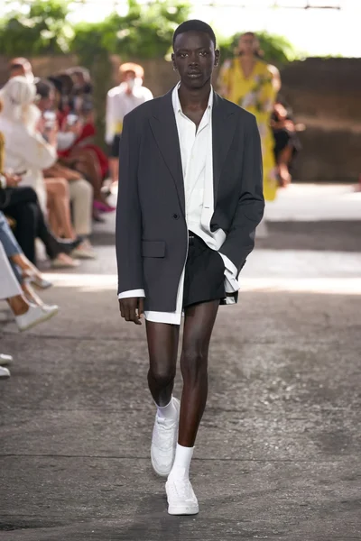 Look 32